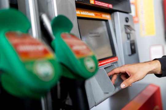 Ekonomistas atsakė, kas nutiks, jei degalų kainos toliau kils: tai nėra didelė tragedija 