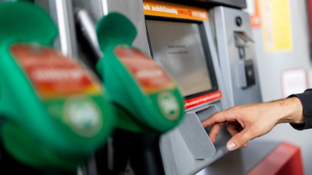 Ekonomistas atsakė, kas nutiks, jei degalų kainos toliau kils: tai nėra didelė tragedija 