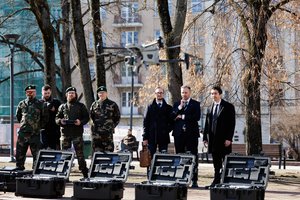 Kovai su kontrabandiniais balionais ir sienos apsaugai Vyriausybėje perduoti pažangūs dronai