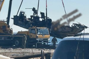 Liko tik metalo laužas: ukrainiečiai sunaikino greitaeigį rusų laivą