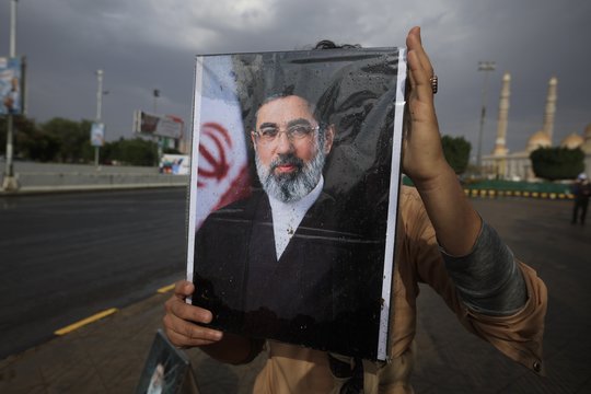 Šaltiniai: naujasis Irano lyderis – ištiktas komos