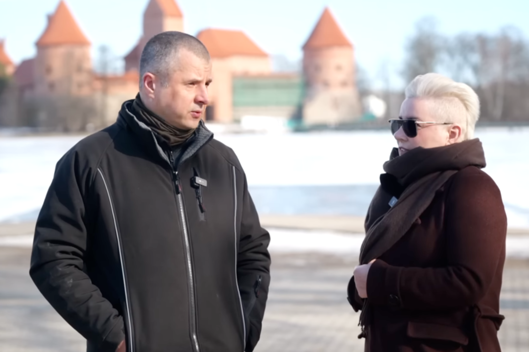 „Noriu dirbti“: kas iš tikrųjų kuria paštomatus ir kas kasdien rūpinasi miesto švara?