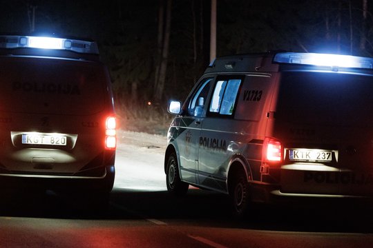 Per avariją greta Nemenčinės žuvo pėsčiasis – tamsiame kelyje partrenkė BMW