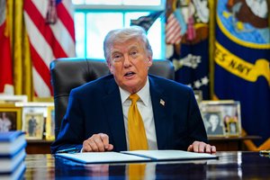 Sustoti neketina: D. Trumpas prakalbo apie Kubos perėmimą