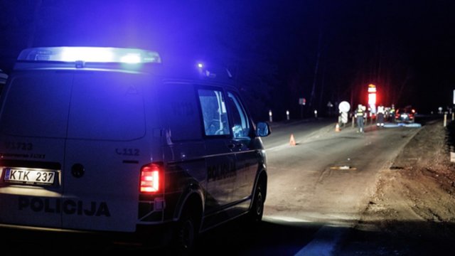 Kraupi nelaimė Vilniaus r.: moters vairuojamas BMW partrenkė vyrą