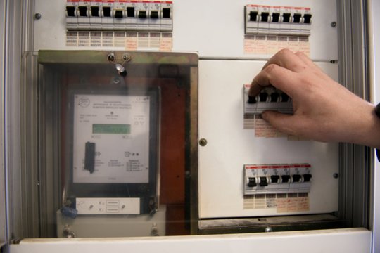 Elektros kaina vėl staigiai pasikeitė: aiškina, kas lėmė tokį drastišką pokytį