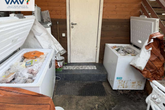 Po VMVT patikros – stabdoma Vilniaus kavinės veikla: paslėpti šaldytuvai, pelėsis, nešvara