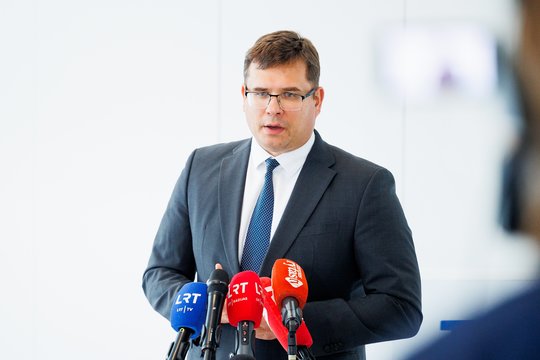 Seimas linkęs palaikyti L. Kasčiūno siūlymą plėsti pilietiškumo ir gynybos įgūdžių kursą 5–12 klasėms