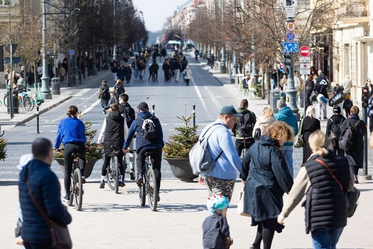 Naktimis vis dar sulauksime šaltuko: dienomis sugrįš saulėti orai
