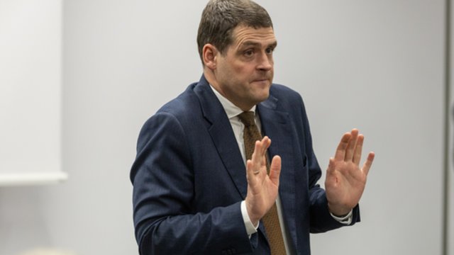 Kovojant su degalų kainomis R. Žemaitaitis išplūdo K. Vaitiekūną: esą gali tekti atsisveikinti su postu