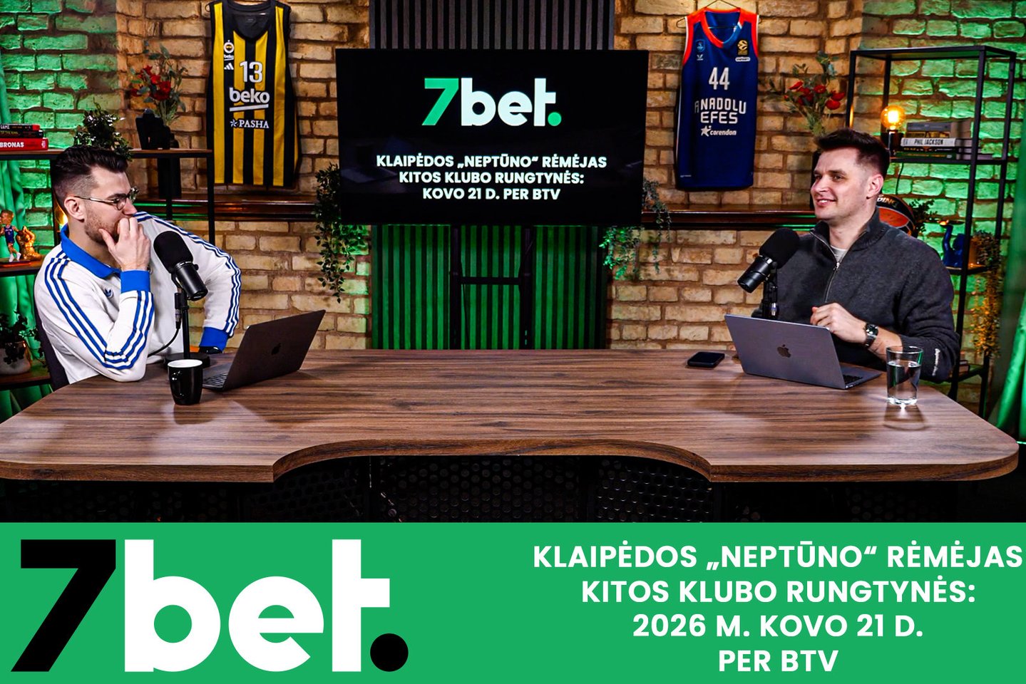 Krepšinio komentatorius Jonas Lekšas ir TV bei radijo laidų vedėjas Paulius Vaitiekūnas