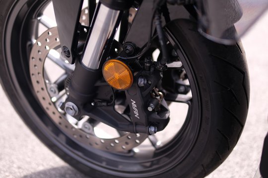 2026 m. „Honda WN7“ motociklo testas: futuristinis, manevringas, dinamiškas ir... elektrinis