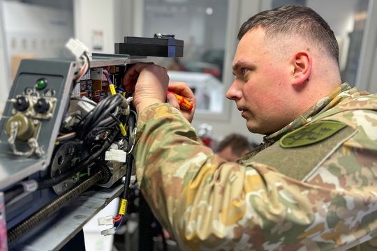 Vokietijoje parengti pirmieji Lietuvos kariuomenės robotų mechanikai