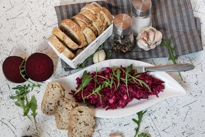 Sudie  salotoms su „vinegrete“: vietoj to nuo šiol gaminu tik šias su burokėliais 