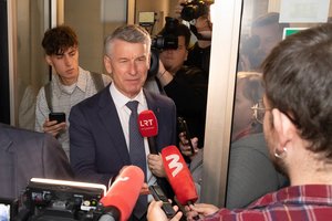 Į pabaigą artėja buvusio kariuomenės vado V. Rupšio dantų protezavimo byla: baigtas įrodymų tyrimas