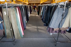 Dėl 17 tonų „Humanos“ dėvėtų drabužių – komisijos kirtis: tai atliekos, ne produktai