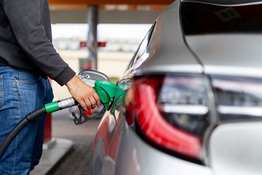 Pareigūnus smaugia kuro kainos: profesinė sąjunga reikalauja skubiai didinti kompensacijas