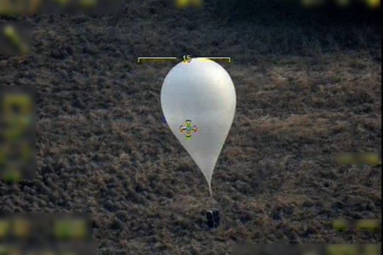 Antradienį perimtos 7 iš Baltarusijos oro balionais skraidintos rūkalų siuntos