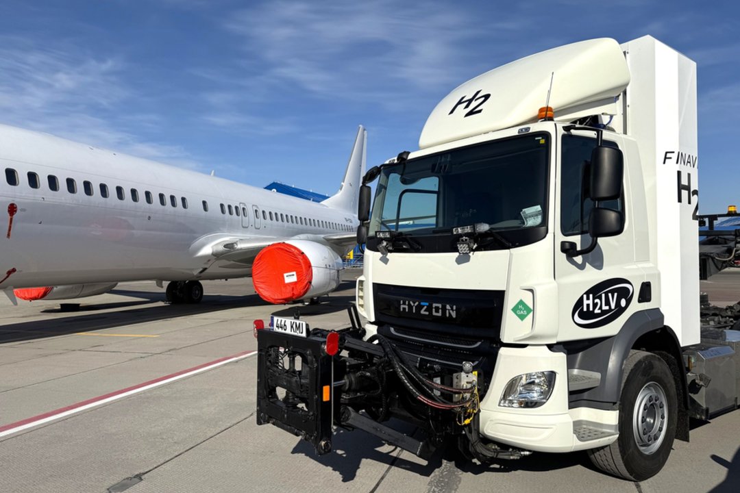 Kauno oro uoste išmėgintas vandeniliu varomas sunkvežimis: kuo kitoks