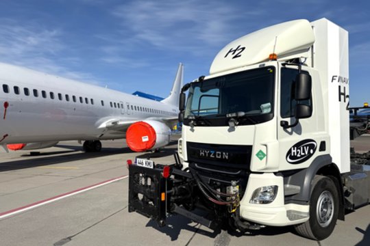 Kauno oro uoste išmėgintas vandeniliu varomas sunkvežimis: kuo kitoks