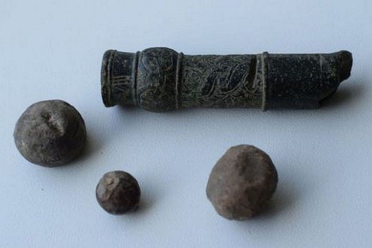 Surado seniausią rankinį parakinį ginklą Europoje – mano, kad buvo naudojamas pilies šturme