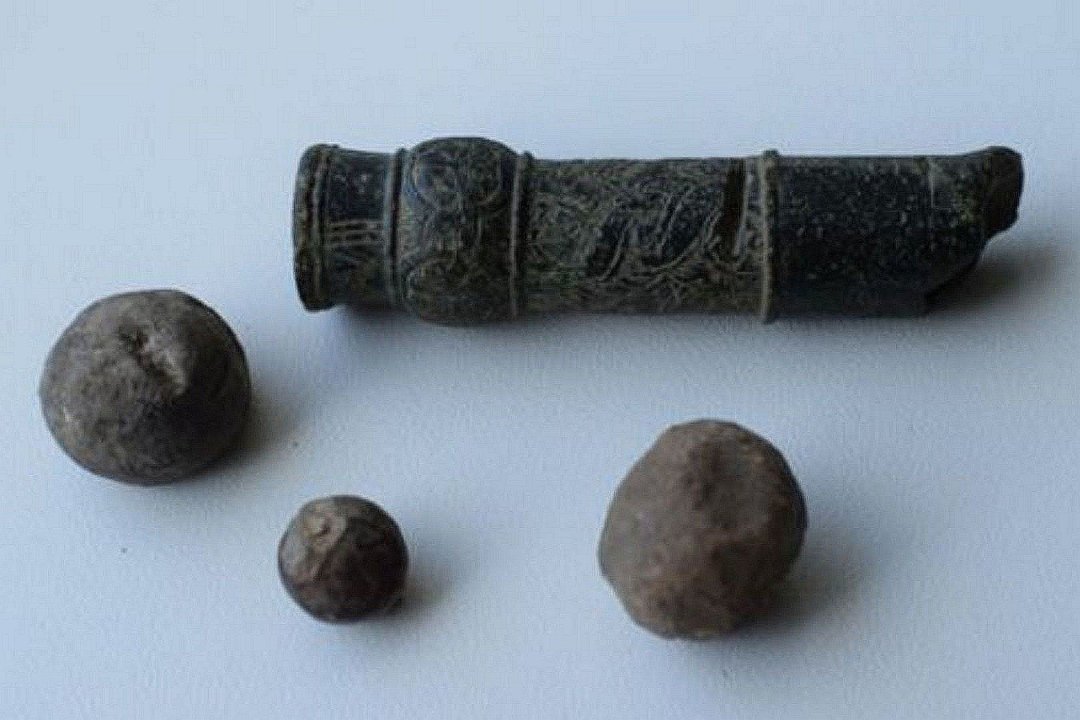 Surado seniausią rankinį parakinį ginklą Europoje – mano, kad buvo naudojamas pilies šturme