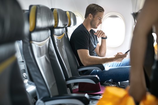 Kiek saugus „Wi-Fi“ lėktuve? Ekspertai paaiškina pagrindines rizikas