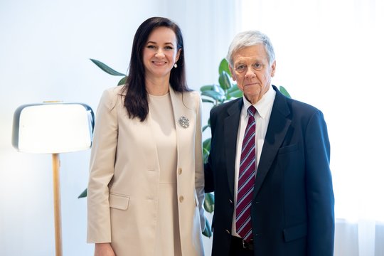 Lietuvoje lankosi Johnas Cole'as: susitiko su I. Ruginiene