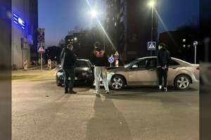 Eismą judrioje Kauno gatvėje sutrikdė dviejų automobilių avarija