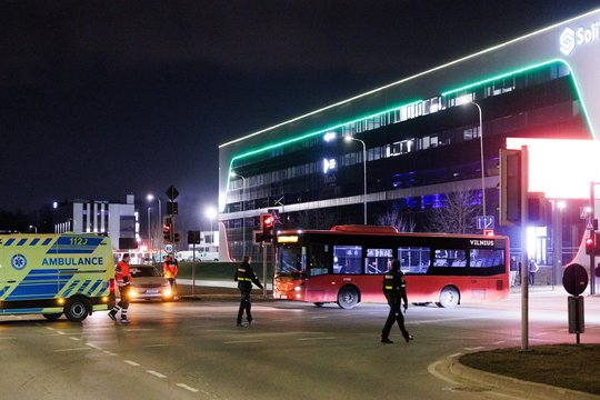 Pamatykite: tragiškos avarijos detalėms išsiaiškinti policija Vilniaus gatvėse atliko eksperimentą