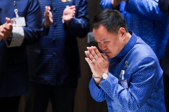 Tailando parlamentas patvirtino naują šalies vyriausybę