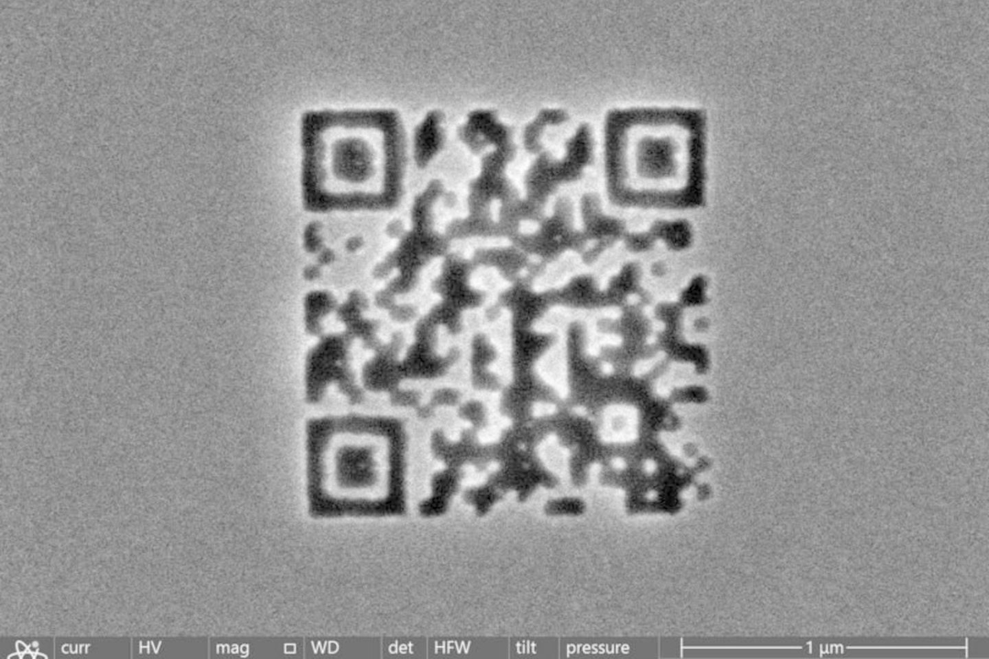 Mažiausias QR kodas pasaulyje.<br> Vienos technikos universiteto nuotr.