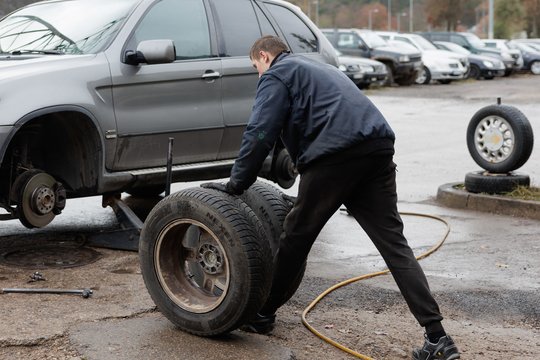 Skubėti keisti padangų nereikia, bet yra viena išimtis: privaloma iki balandžio 10 d. 