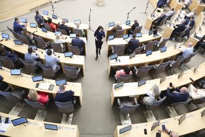 Seimas pritarė siūlymui profesinį ugdymą vykdyti tik lietuvių kalba