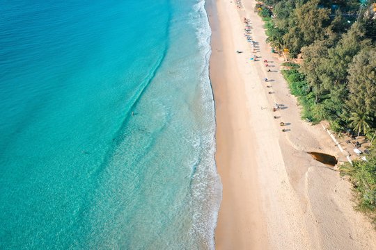Šalia idiliško Tailando paplūdimio rastas plūduriuojantis verslininko lavonas: elgesys prieš tragediją užminė mįslių