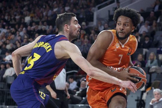 Eurolygoje į pergalių kelią sugrįžti norėjusią „Valencia“ nusodino „Barcelona“