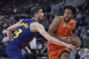 Eurolygoje į pergalių kelią sugrįžti norėjusią „Valencia“ nusodino „Barcelona“