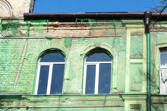 Žalias tinklas vietoj fasado: Vilniaus centre – sunkiai paaiškinamas sprendimas