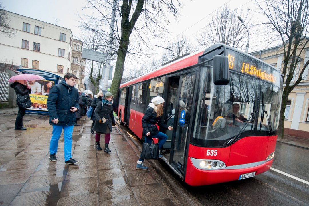 Ir toliau teks žygiuoti pėsčiomis – viešasis transportas iki „Žalgirio“ arenos kaip nevažiavo, taip nevažiuos