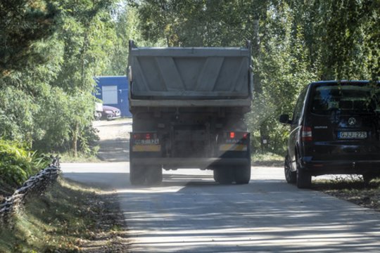 Dalyje rajoninių kelių įvedami krovininio transporto ribojimai