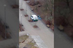 Sostinėje, Justiniškių mikrorajone, rastas prie suoliuko sukniubęs vyras – medikai konstatavo mirtį