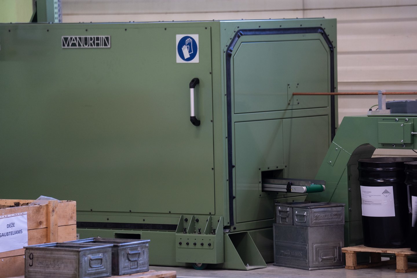 Vienintelė šovinių gamintoja Baltijos šalyse AB „Giraitės ginkluotės“ gamykla pradeda eksploatuoti karinių, snaiperinių kulkų bei švininės šerdies formavimo presus.