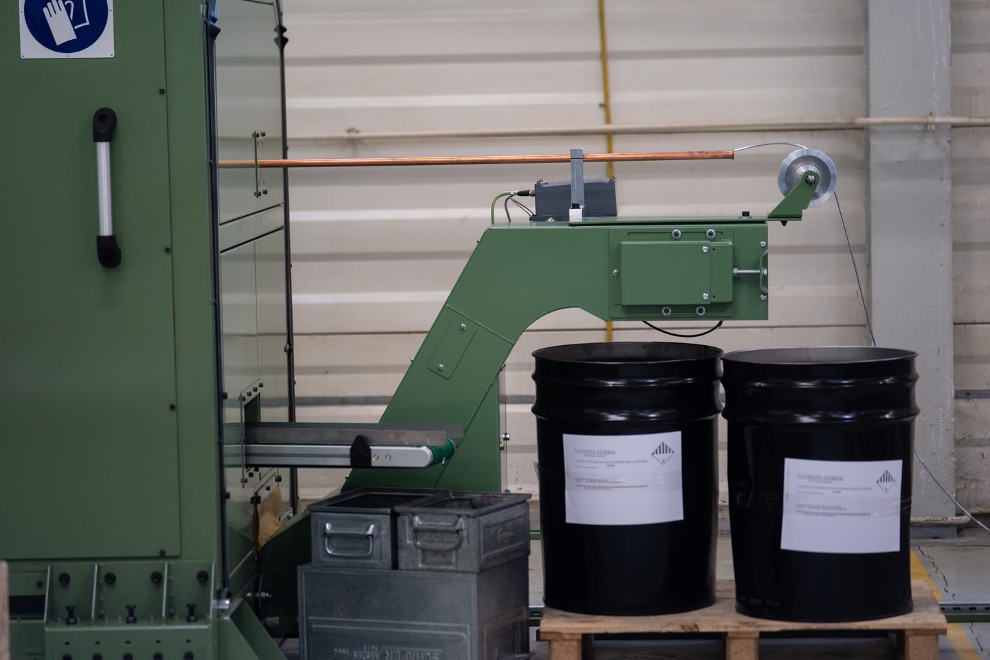 Vienintelė šovinių gamintoja Baltijos šalyse AB „Giraitės ginkluotės“ gamykla pradeda eksploatuoti karinių, snaiperinių kulkų bei švininės šerdies formavimo presus.