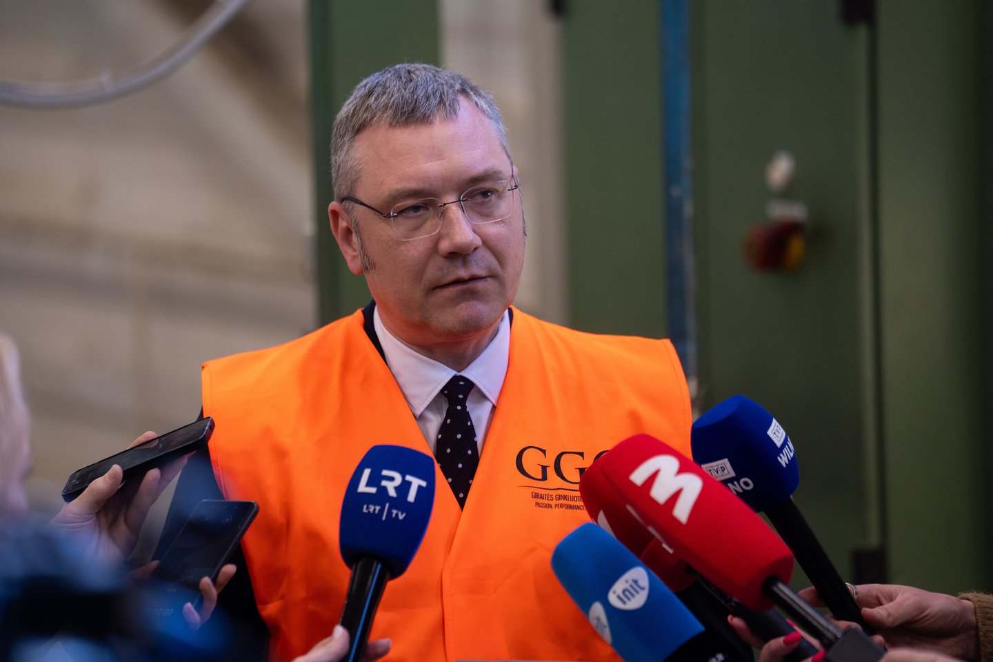 Vienintelė šovinių gamintoja Baltijos šalyse AB „Giraitės ginkluotės“ gamykla pradeda eksploatuoti karinių, snaiperinių kulkų bei švininės šerdies formavimo presus.<br>G. Bitvinsko nuotr.