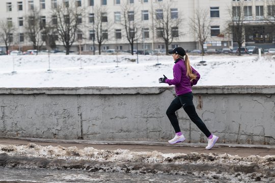 Sinoptikai praneša, ko laukti savaitgalį: šaltukas taip lengvai nepaleis