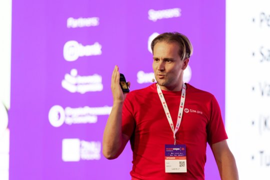 Sukurti interneto svetainę važiuojant automobiliu? Misija – įmanoma: naujos kartos DI perima dizainerių darbą