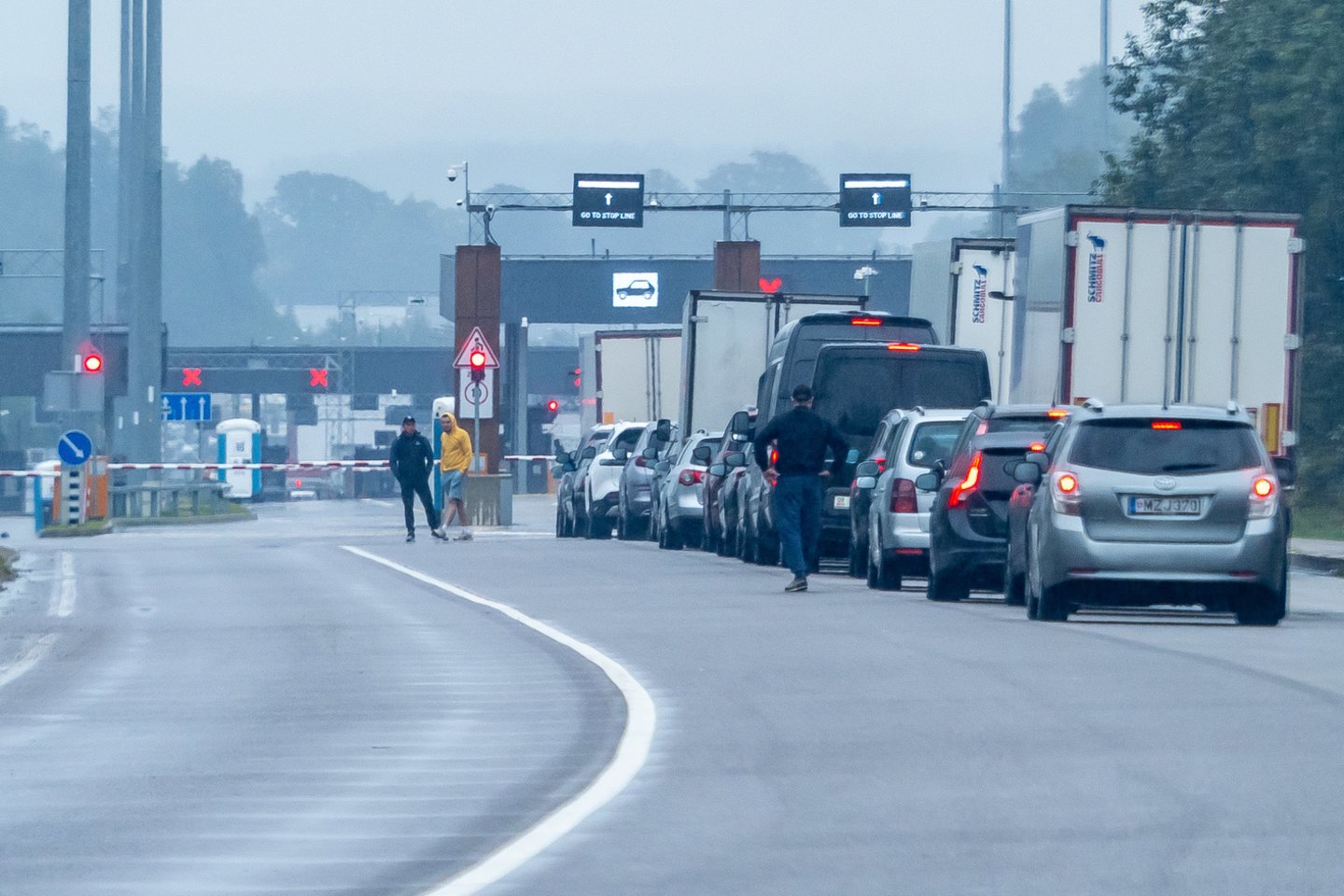 Baltarusija pradės grąžinti vilkikus.<br>V.Ščiavinsko nuotr.