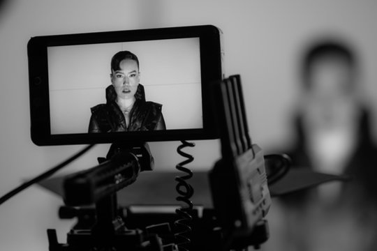 E. Redko pristato dainą ir vaizdo klipą, atskleidžia daugiau detalių apie koncertą