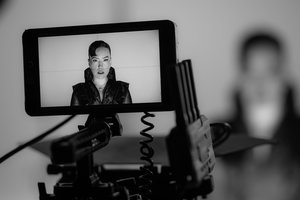 E. Redko pristato dainą ir vaizdo klipą, atskleidžia daugiau detalių apie koncertą