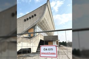 Dėl griūvančių istorinių rūmų – sujudimas ir Seime